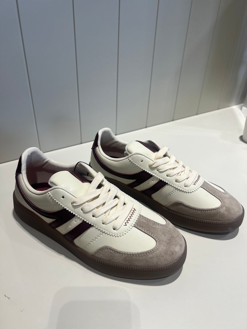 Sweet smile- Cranberry Trainers