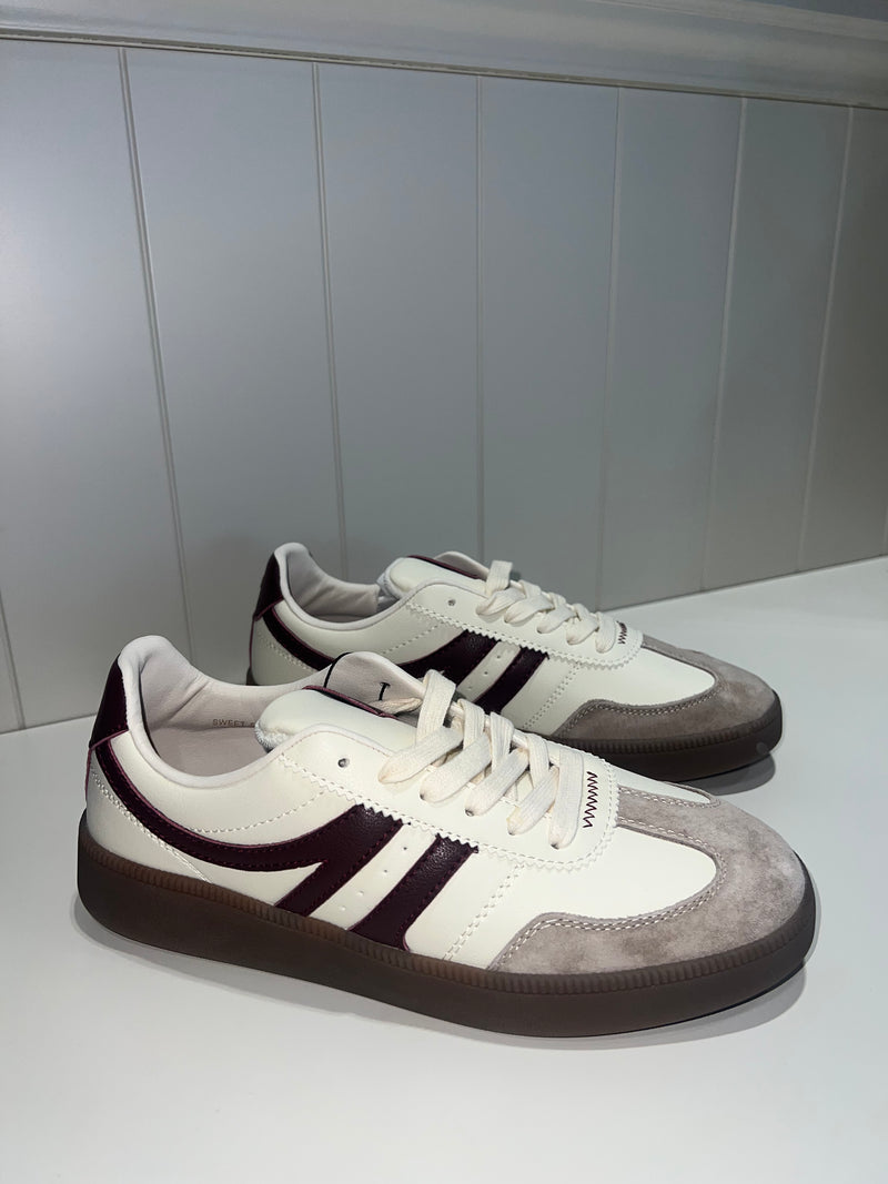 Sweet smile- Cranberry Trainers