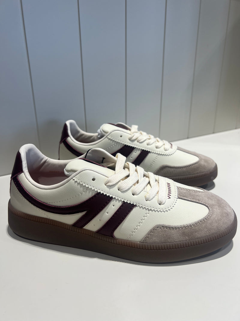 Sweet smile- Cranberry Trainers